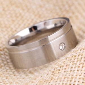 Anillo de Titanio y Acero Inoxidable para Mujer, 8mm, con Incrustaciones de Diamantes, Diseño Geométrico, Joyería de Regalo - Product Image 1
