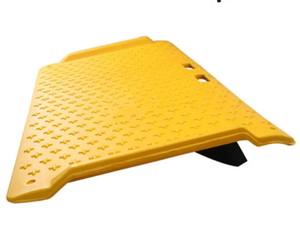 Rampe de seuil portable haute capacité en PEHD renforcé d'acier pour fauteuils roulants, idéale pour les chariots élévateurs et autres espaces de stockage - Product Image 4