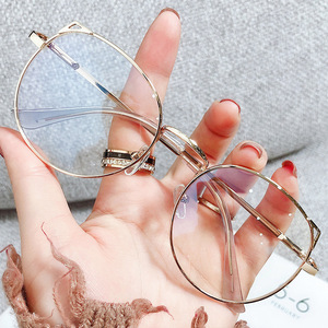แว่นตาทรงกลม Cat Eye วัสดุอัลลอยด์และ PC สำหรับผู้หญิง น่ารัก ทันสมัย เหมาะสำหรับนักเรียน ขายส่ง แว่นกรองแสงสีฟ้า สำหรับผู้ใหญ่ ปี 2024 - Product Image 1