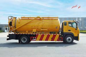 Camión de dragado de alcantarillado FOTON AUMAN 4x2 con sistema de chorro dual y succión, Euro 3/Euro 5, para trabajos de limpieza de lodos municipales. - Product Image 4