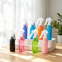 Bouteille de voyage portable en PET de 60 ml (2 oz) avec logo personnalisé, vaporisateur à gâchette, clip de suspension et mousqueton pour liquides cosmétiques