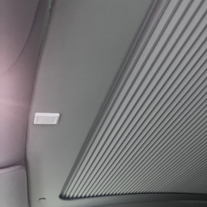 Pare-soleil intelligent électrique pour Tesla Model Y/3 - Rideau de toit isolant thermiquement et bloquant la chaleur, commandé par la voix, avec éclairage d'ambiance - Product Image 1