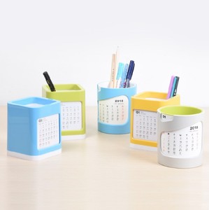 Portaplumas de Plástico Publicitario con Calendario para Regalo Promocional - Product Image 1