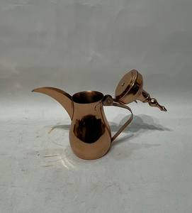 Elegante tetera y cafetera de estilo árabe hecha de acero inoxidable de alta calidad con un lujoso acabado en cobre. - Product Image 2