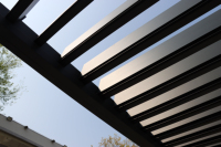Arka Bahçe Pergola Alüminyum Toz Boyalı Panjurlu Biyoklimatik Çevre Dostu Dayanıklı Su Geçirmez Rüzgar Geçirmez Her Mevsim Veranda Örtüsü