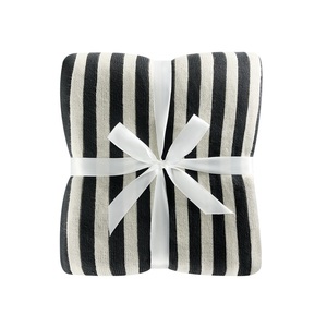 Plaid <span class=keywords><strong>de</strong></span> canapé en coton acrylique tricoté personnalisable Magic Green, motif rayé ondulé <span class=keywords><strong>noir</strong></span> et blanc, couverture <span class=keywords><strong>de</strong></span> lit pour l'hiver - Product Image 4