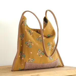 Tas Kain Model Lurus Wanita, Tas Kanvas Cangklong Satu Bahu Desain Etnik, Tas Kain Gaya Malas Retro