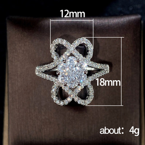 Anello di fidanzamento floreale scintillante per donna, elegante gioiello da dito alla moda - Product Image 5