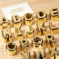 Perles en acrylique plaqué or UV en gros, lettres alphabet à grand trou, breloques initiales pour DIY, cordons de téléphone portable, porte-clés