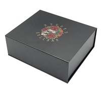 Boîte à perruques Fermeture magnétique Noir avec insert en satin de soie Logo UV Aimant Soins de la peau Coffrets cadeaux Emballage de bouteille de bougie en carton