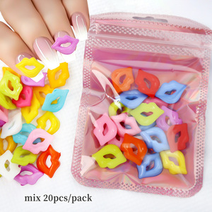 Accessoires pour ongles en résine 3D en gros, motifs lèvres rouges volumineuses - Product Image 1