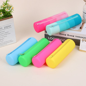 Étui à crayons créatif en silicone avec dégradé de couleurs, trousse à crayons mignonne pour étudiants - Product Image 1