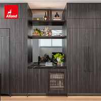 Armoire de cuisine Alland européenne moderne de luxe en bois, prête à l'emploi, avec porte coulissante sans poignée noir mat et îlot central pour projet de villa