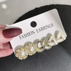 Juego de Aretes de Aleación Chapados en <span class=keywords><strong>Oro</strong></span> con Perlas de Imitación <span class=keywords><strong>y</strong></span> Circonitas, Joyería de Moda para Mujer, Regalo para Uso Diario o Fiestas - Product Image 3