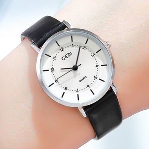 Montre à cadran romain tendance avec bracelet en cuir - Product Image 5