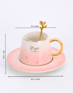 Tasse à café en porcelaine de luxe de 8 oz à bord doré et dégradé de couleur, avec cuillère et assiette dorées - Product Image 3