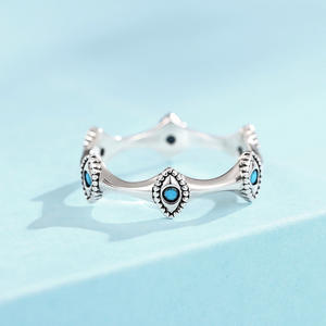 T0499 Anello alla Moda in Argento con Zirconia Cubica, Montatura a Castone, Gioiello Unisex da Regalo - Product Image 2