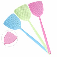 Ensemble de tapettes à mouches en plastique avec long manche, réutilisables, pour la maison, en bleu, vert et rose