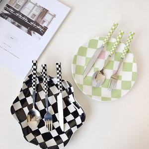 Juego de vajilla de acero inoxidable occidental de alta calidad, lavavajillas a cuadros multicolor, seguro, ecológico para <span class=keywords><strong>restaurante</strong></span> de Hotel - Product Image 4