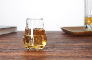 Lot <span class=keywords><strong>de</strong></span> verres <span class=keywords><strong>de</strong></span> <span class=keywords><strong>dégustation</strong></span> <span class=keywords><strong>de</strong></span> <span class=keywords><strong>whisky</strong></span> belge sans pied en forme <span class=keywords><strong>de</strong></span> tulipe avec palette en bois, style américain, en verre sans plomb - Product Image 2