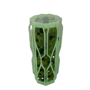 Papel adhesivo para insectos de trampa voladora colgando en el jardín - Product Image 1