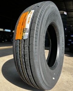 Neumáticos al por mayor para camiones 11R22.5 11R24.5, patrón de dirección TBR, neumático radial para todo tipo de clima para autobuses y camiones - Product Image 2