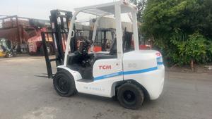 Montacargas Usado TCM KOMATSU HELI FD30T4, Pantalla, 3/5/7/8/10 Toneladas, Motor Diésel Isuzu o Nissan, Apilador - Product Image 3