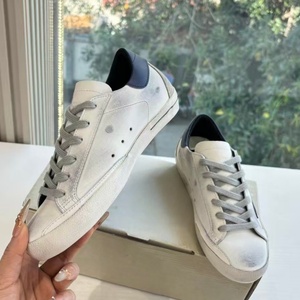 Zapatos de Diseñador de Lujo, Zapatillas Blancas de Piel de Ganso Genuina, Antideslizantes y Cómodas, Estilo Casual para Caminar - Product Image 1