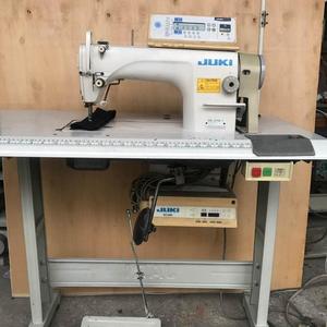 Vente d'entrepôt : Machine à coudre industrielle Juki-8700-7 d'occasion, point noué, une aiguille - Prix - Product Image 2