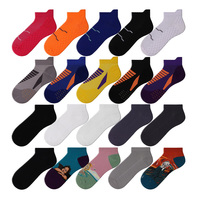 Chaussettes avec logo personnalisé de haute qualité pour hommes Style décontracté tricoté en polyester avec logo inférieur pour le basket-ball de printemps