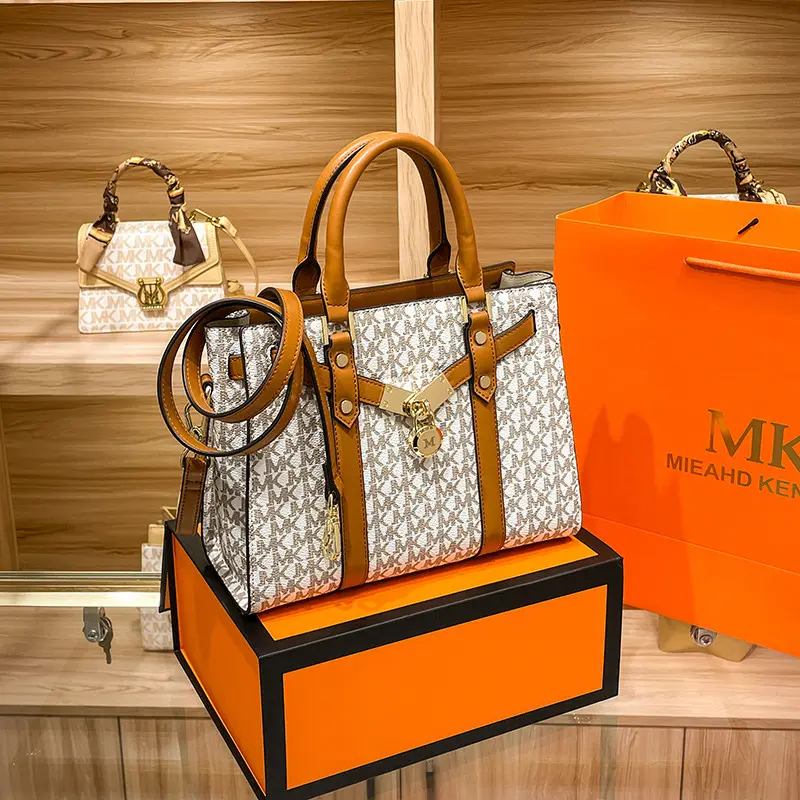 XIYIMU borsa personalizzata borsa impermeabile 2023 nuova moda borsa in tela per gli uomini borse di lusso per le donne di grande capacità