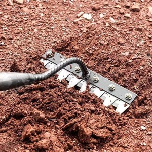 Rastrillo de Jardín de Acero al Carbono Reforzado de 5/6/7/8 Dientes para Nivelación de Césped, Herramienta Manual para Excavar Tierra en Granjas Familiares, Rastrillo Agrícola WH-R-001 5/6/7/8 - Product Image 3