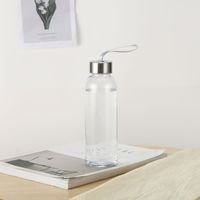 Bouteille d'eau de sport de 500ml Bouteille d'eau de gymnastique en plastique sans BPA, bouteille d'eau potable avec sangle de transport