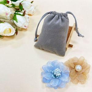 Pochette en velours flanelle personnalisée de luxe avec cordon de serrage pour parfum, huiles essentielles, mascara, emballage de bijoux avec logo personnalisé - Product Image 6