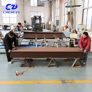 Planches de terrasse <span class=keywords><strong>en</strong></span> WPC modernes pour bord de piscine et quai, surface antidérapante, installation par clic, forme carrée, design imitation <span class=keywords><strong>bois</strong></span>, résistant aux éclats - Product Image 6
