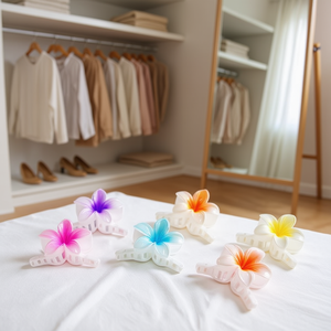 Clip appendiabiti Frangipani da 9 cm con design floreale per la conservazione dei vestiti - Product Image 3