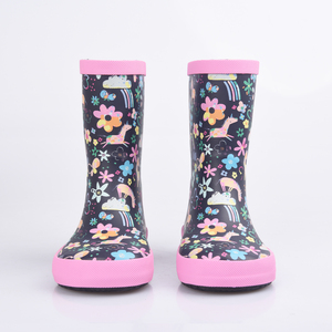 Botas de Lluvia para Niños con Borde Rosa y un Colorido Diseño de Caballo - Product Image 2