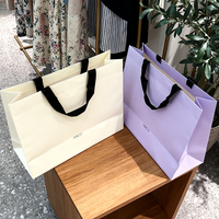 Sacs fourre-tout personnalisables en gros, vendus directement d'usine, avec poignées en satin, sacs shopping en papier, impression de logo, différentes tailles et couleurs