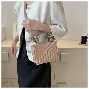 热卖最新女包 “<span class=keywords><strong>v</strong></span>” 形压痕纯色斜挎包设计师打结手柄女式肩包 - Product Image 5