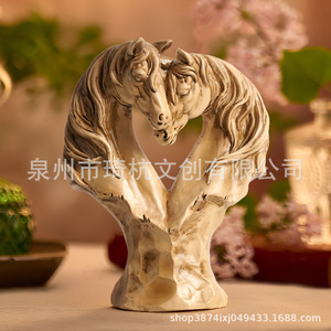 Modern Minimalist Resin Horse Head Heart Ornament Artistic Home Decoration <b>Tabletop</b> Decor For Living Room Bedroom - Product Image 1