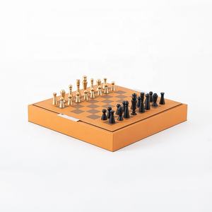 Jeu d'échecs en aluminium noir et or avec plateau en cuir pour la décoration de la maison et les cadeaux - Product Image 2