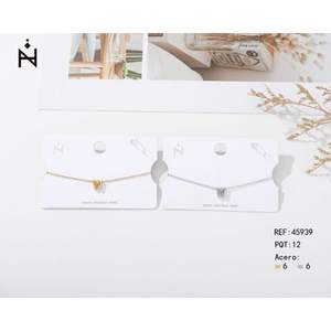 Collana con Ciondolo W Plus Era in Acciaio Inossidabile Placcato Oro, Gioiello Minimalista Unisex per Uso Quotidiano, Idea Regalo - Product Image 1