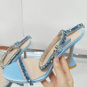 Sandalias de tacón alto de satén para mujer, con una sola tira, para verano, con diamantes de imitación brillantes, correa al tobillo, zapatos de vestir tipo stiletto - Product Image 3