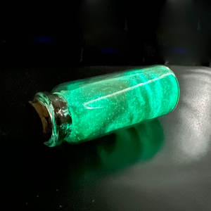 Colorido brillo luminoso en el polvo de pigmento oscuro polvo de fósforo que brilla intensamente en la noche - Product Image 1