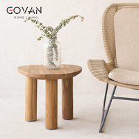 Cette table d'appoint en bois massif de style scandinave est idéale pour une utilisation dans la zone de réception d'un salon familial ou dans les hôtels