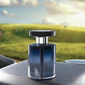 Diffuseur de parfum liquide pour voiture moderne de luxe, en verre, 100 ml, noir, avec un parfum longue durée et un air rafraîchissant par évaporation naturelle - Product Image 1