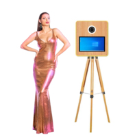 Cabina de Fotos Portátil con Pantalla Táctil de 15.6 Pulgadas, Cabina de Fotos DSLR de Madera con Forma Cuadrada para Fiestas y Eventos