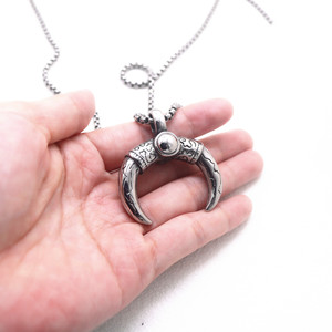 Yunnique – pendentif en forme de corne de démon, collier en forme de croissant en acier titane, bijoux à la mode unisexes - Product Image 4