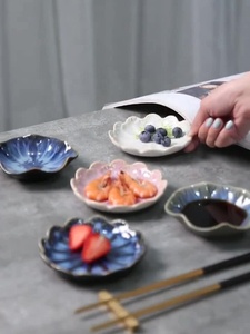 Plat en céramique en forme <span class=keywords><strong>de</strong></span> fleur <span class=keywords><strong>de</strong></span> style original, plat à sashimi, plat à sauce soja, plat à salade, plat à confiture, plat à fruits secs, plat à noix, plat à en-cas - Product Image 2