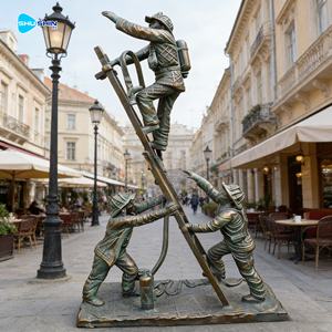 Escultura de Bronce Personalizada de un Bombero con Escalera, Estatua de Arte Público para Exteriores, Fundición con Acabado Antiguo - Product Image 1